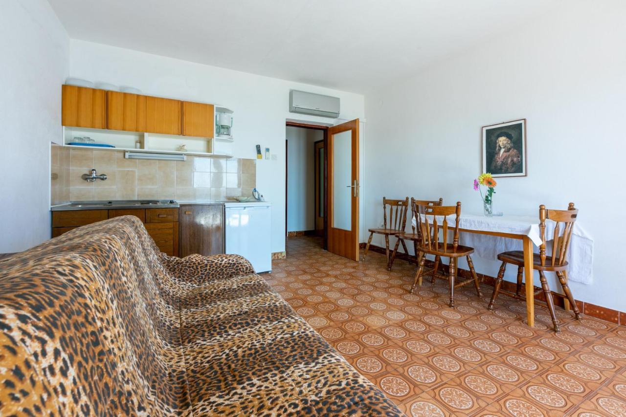 Apartments Rozaria Dramalj Esterno foto