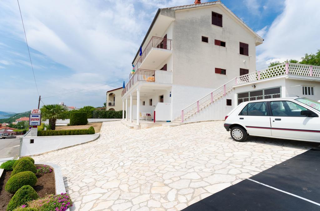 Apartments Rozaria Dramalj Esterno foto