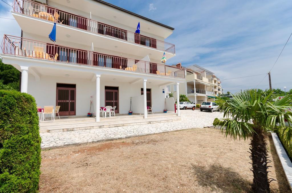 Apartments Rozaria Dramalj Esterno foto